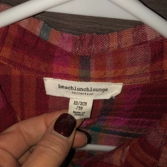 2 beachlunchlounge plaid shirts!❤️ - Picture 5 of 8